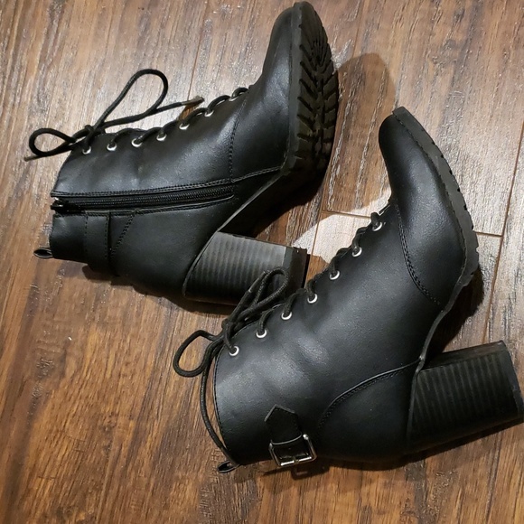 Shoes - Black Lace Up Ankle‎ Moto Biker Booties 6.5